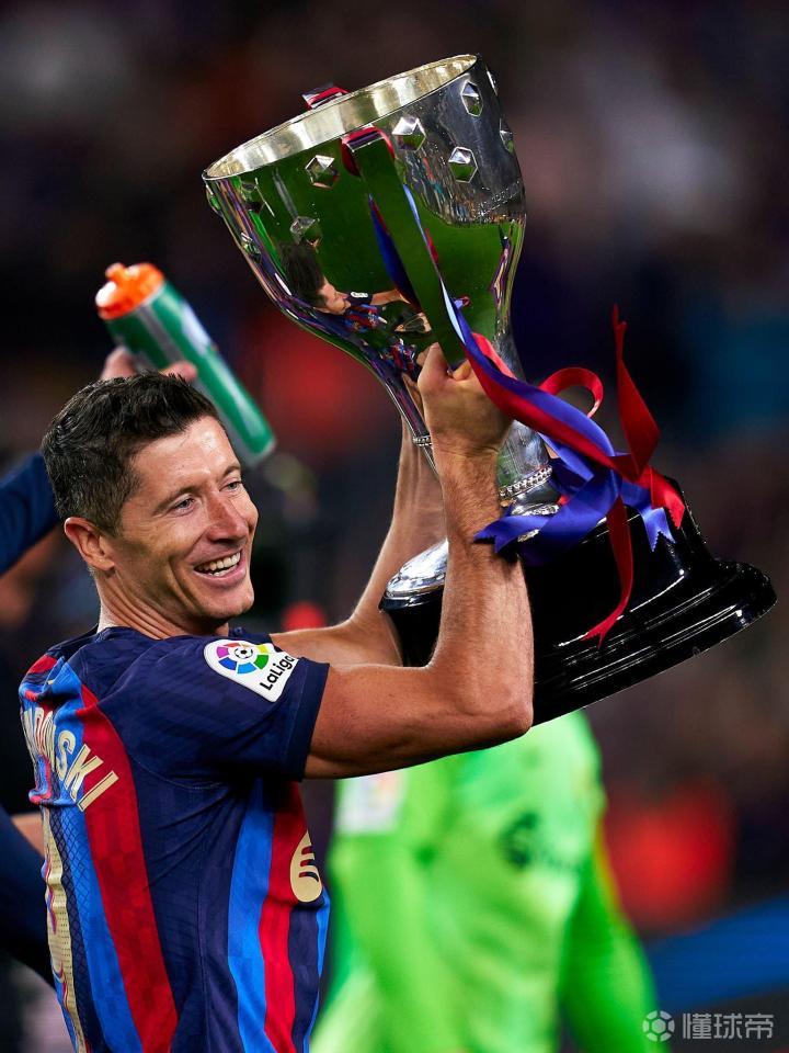 巴塞罗那带队取胜！，莱万多夫斯基重要时刻夺冠上演精彩一战(巴塞罗那和莱万特是什么关系)-开云网站